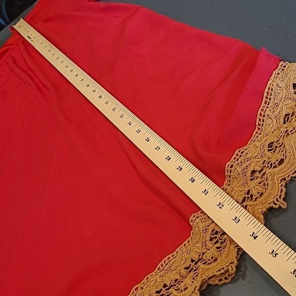 Peach love California plus sz cold shoulder top with crocheted trim - Picture 4 of 11